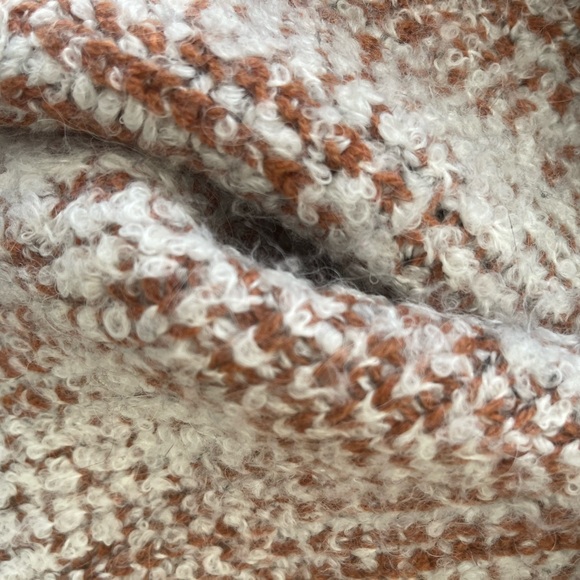 BCBGMAXAZRIA turtle neck tunic w/fringe. Woven beautiful, dramatic. EUC - Picture 6 of 7